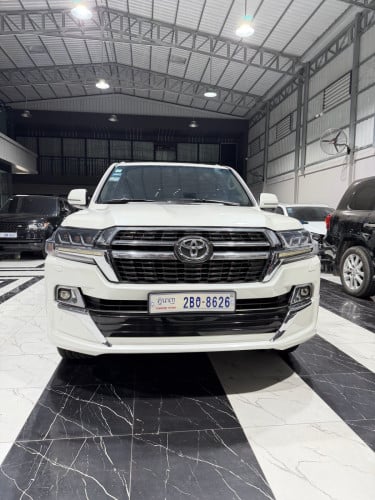 លក់​ Land Cruiser 08 full option V6 សាំង​ ឡេីងក្រៅក្នុងរួច​