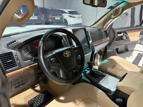 លក់​ Land Cruiser 08 full option V6 សាំង​ ឡេីងក្រៅក្នុងរួច​