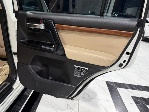 លក់​ Land Cruiser 08 full option V6 សាំង​ ឡេីងក្រៅក្នុងរួច​