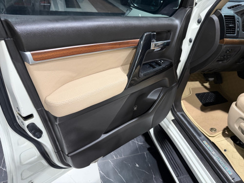 លក់​ Land Cruiser 08 full option V6 សាំង​ ឡេីងក្រៅក្នុងរួច​