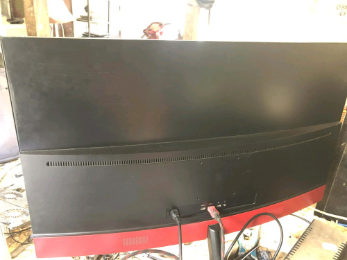 មានបងៗណាត្រូវការ Mornitor 40inch អត់