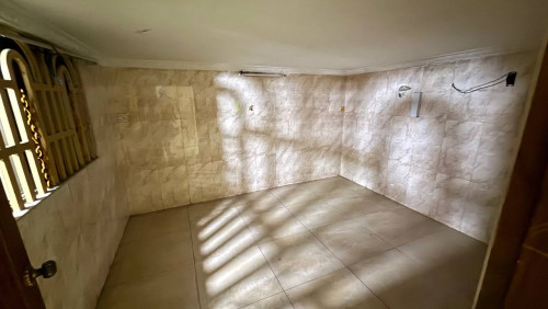 ហាងសំរាប់ជួលបាក់ទូក / Shop for rent Baktouk