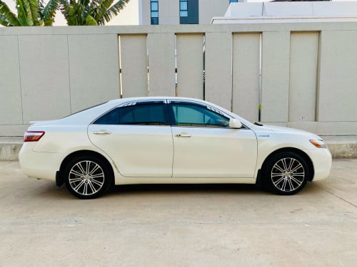 រថយន្តToyota CAMRY 07 ពណ៍សកាំមៃ ខួប50th hybrid(ហាយប្រីត) ឡានស្អាតអាគុយហាយប្រីតទើបតែដូរថ្មី១ដុំលក់