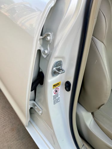 រថយន្តToyota CAMRY 07 ពណ៍សកាំមៃ ខួប50th hybrid(ហាយប្រីត) ឡានស្អាតអាគុយហាយប្រីតទើបតែដូរថ្មី១ដុំលក់