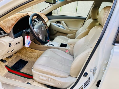 រថយន្តToyota CAMRY 07 ពណ៍សកាំមៃ ខួប50th hybrid(ហាយប្រីត) ឡានស្អាតអាគុយហាយប្រីតទើបតែដូរថ្មី១ដុំលក់