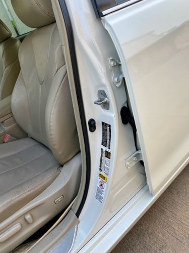 រថយន្តToyota CAMRY 07 ពណ៍សកាំមៃ ខួប50th hybrid(ហាយប្រីត) ឡានស្អាតអាគុយហាយប្រីតទើបតែដូរថ្មី១ដុំលក់