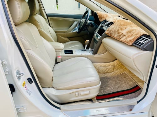 រថយន្តToyota CAMRY 07 ពណ៍សកាំមៃ ខួប50th hybrid(ហាយប្រីត) ឡានស្អាតអាគុយហាយប្រីតទើបតែដូរថ្មី១ដុំលក់