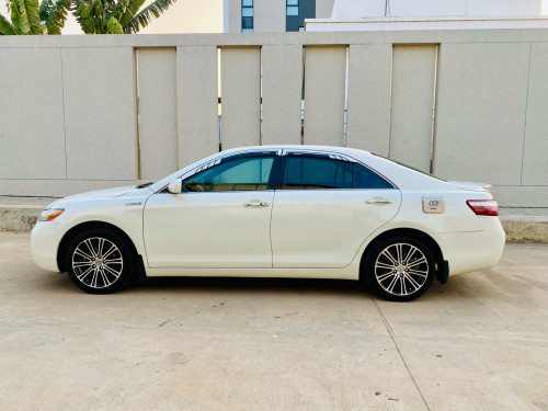 រថយន្តToyota CAMRY 07 ពណ៍សកាំមៃ ខួប50th hybrid(ហាយប្រីត) ឡានស្អាតអាគុយហាយប្រីតទើបតែដូរថ្មី១ដុំលក់