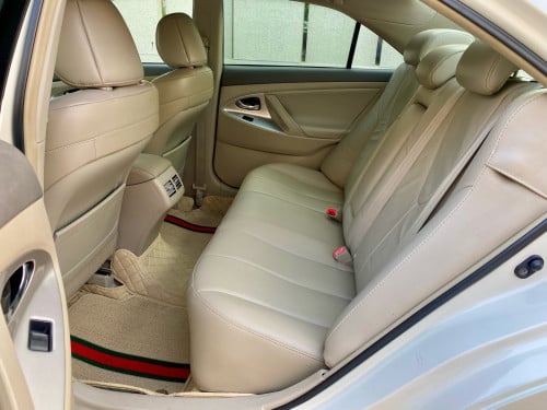 រថយន្តToyota CAMRY 07 ពណ៍សកាំមៃ ខួប50th hybrid(ហាយប្រីត) ឡានស្អាតអាគុយហាយប្រីតទើបតែដូរថ្មី១ដុំលក់