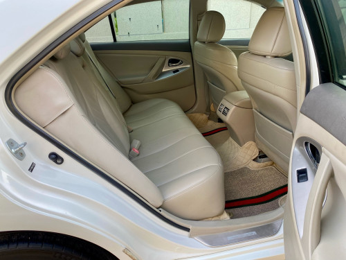 រថយន្តToyota CAMRY 07 ពណ៍សកាំមៃ ខួប50th hybrid(ហាយប្រីត) ឡានស្អាតអាគុយហាយប្រីតទើបតែដូរថ្មី១ដុំលក់