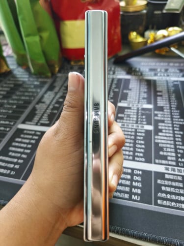 លក់ Z Fold4 របស់ក្រុមហ៊ុន Samsung
