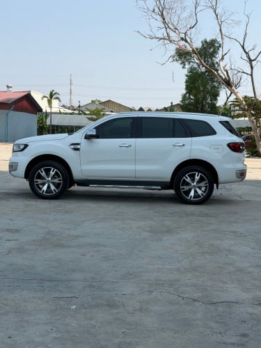 2016 Ford Everest