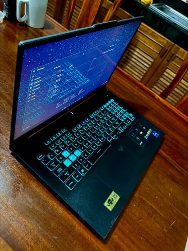 Asus Tuff 17 (RTX4050)