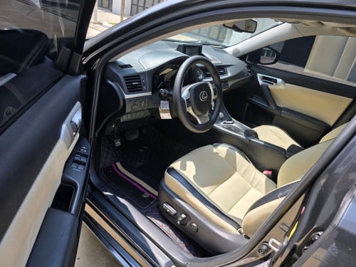 CT 200h Full Premium Gray Colour
