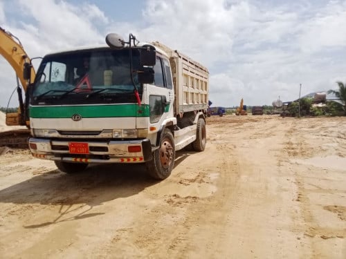Dump Truck Nissan195