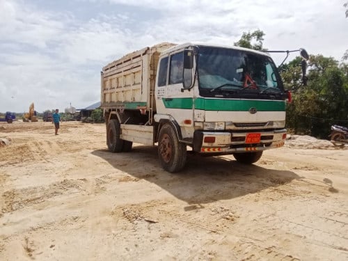 Dump Truck Nissan195