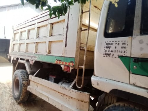 Dump Truck Nissan195
