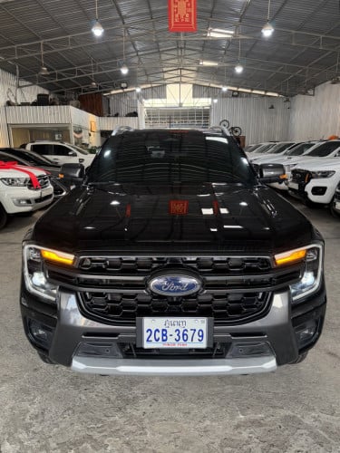 Ford Wildtrak 2023 សុីន១ជុំ​ ស្គត់១ជុំ​ ម្ចាស់ដេីម 35000km