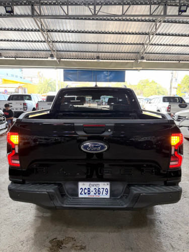 Ford Wildtrak 2023 សុីន១ជុំ​ ស្គត់១ជុំ​ ម្ចាស់ដេីម 35000km