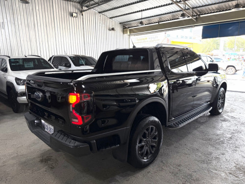 Ford Wildtrak 2023 សុីន១ជុំ​ ស្គត់១ជុំ​ ម្ចាស់ដេីម 35000km