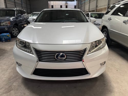 Lexus ES300h 013 Full Option ពណ៌​សកាំម៉ៃ​ (សន្លឹក​ពន្ធ)