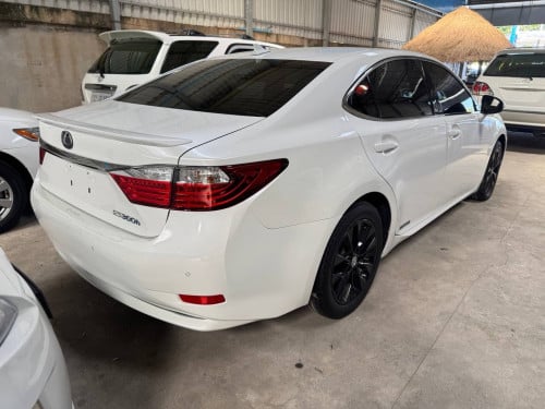 Lexus ES300h 013 Full Option ពណ៌​សកាំម៉ៃ​ (សន្លឹក​ពន្ធ)