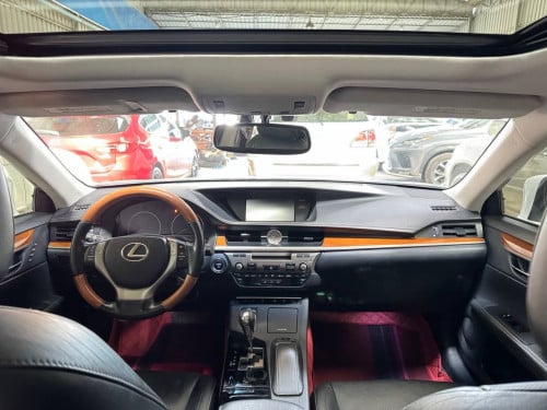 Lexus ES300h 013 Full Option ពណ៌​សកាំម៉ៃ​ (សន្លឹក​ពន្ធ)