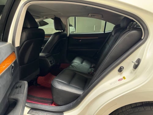 Lexus ES300h 013 Full Option ពណ៌​សកាំម៉ៃ​ (សន្លឹក​ពន្ធ)