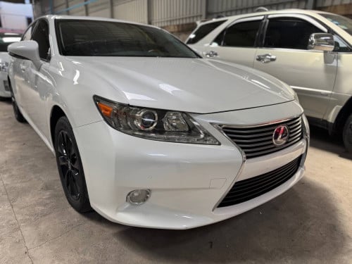 Lexus ES300h 013 Full Option ពណ៌​សកាំម៉ៃ​ (សន្លឹក​ពន្ធ)