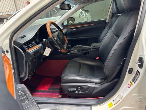 Lexus ES300h 013 Full Option ពណ៌​សកាំម៉ៃ​ (សន្លឹក​ពន្ធ)
