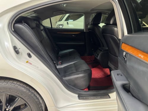 Lexus ES300h 013 Full Option ពណ៌​សកាំម៉ៃ​ (សន្លឹក​ពន្ធ)