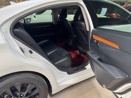 Lexus ES300h 013 Full Option ពណ៌​សកាំម៉ៃ​ (សន្លឹក​ពន្ធ)