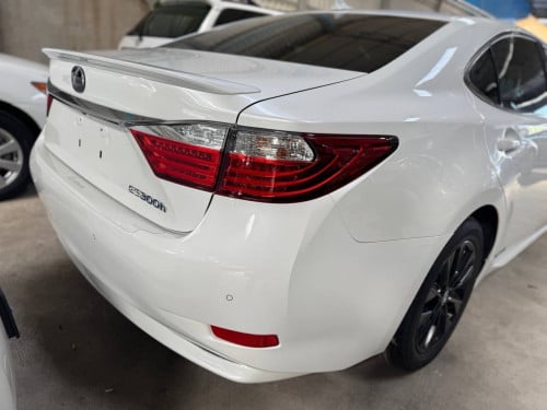 Lexus ES300h 013 Full Option ពណ៌​សកាំម៉ៃ​ (សន្លឹក​ពន្ធ)