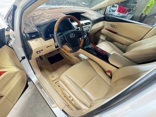 Lexus Rx350.010 Full Option ប៉ុង​1 សកាំម៉ៃ​ ក្នុងលឿង​
