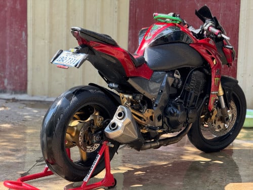 Zx1000 លក់ប្រញ៉ាប់លុយ មានពន្ធ 3600$ ចរចាខ្លះទៀន មិនដែលមាន