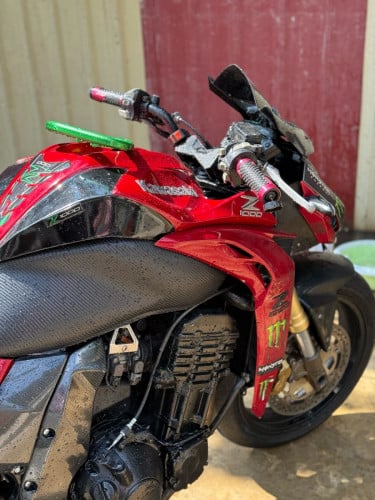 Zx1000 លក់ប្រញ៉ាប់លុយ មានពន្ធ 3600$ ចរចាខ្លះទៀន មិនដែលមាន