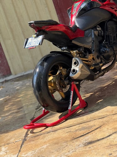Zx1000 លក់ប្រញ៉ាប់លុយ មានពន្ធ 3600$ ចរចាខ្លះទៀន មិនដែលមាន
