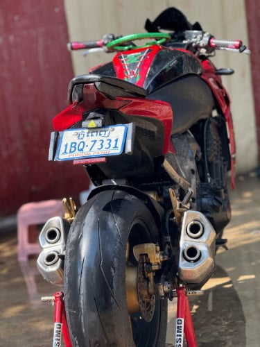 Zx1000 លក់ប្រញ៉ាប់លុយ មានពន្ធ 3600$ ចរចាខ្លះទៀន មិនដែលមាន