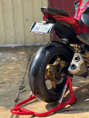 Zx1000 លក់ប្រញ៉ាប់លុយ មានពន្ធ 3600$ ចរចាខ្លះទៀន មិនដែលមាន