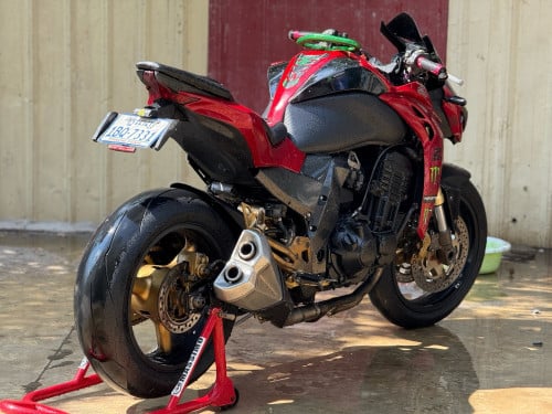 Zx1000 លក់ប្រញ៉ាប់លុយ មានពន្ធ 3600$ ចរចាខ្លះទៀន មិនដែលមាន