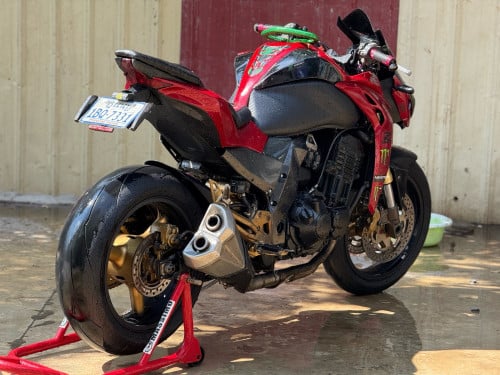 Zx1000 លក់ប្រញ៉ាប់លុយ មានពន្ធ 3600$ ចរចាខ្លះទៀន មិនដែលមាន