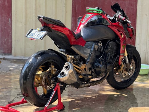 Zx1000 លក់ប្រញ៉ាប់លុយ មានពន្ធ 3600$ ចរចាខ្លះទៀន មិនដែលមាន