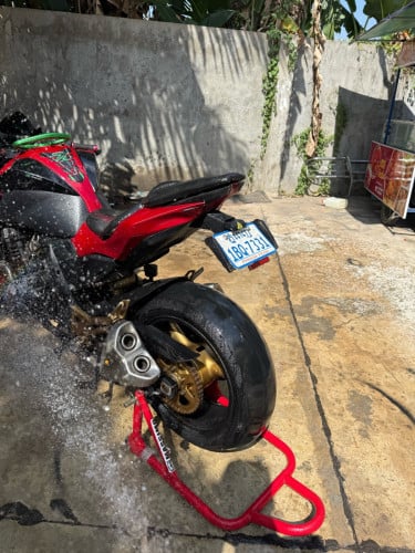 Zx1000 លក់ប្រញ៉ាប់លុយ មានពន្ធ 3600$ ចរចាខ្លះទៀន មិនដែលមាន