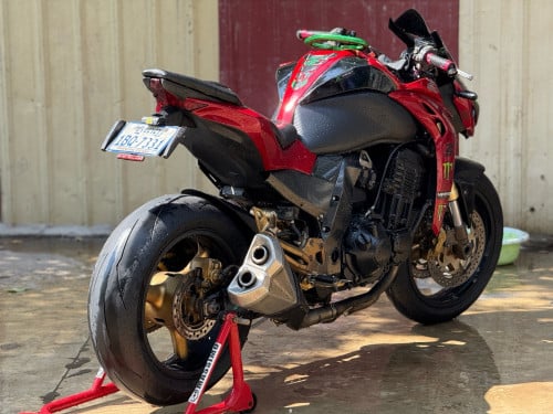 Zx1000 លក់ប្រញ៉ាប់លុយ មានពន្ធ 3600$ ចរចាខ្លះទៀន មិនដែលមាន