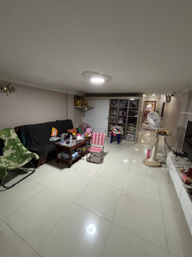 ផ្ទះល្វែងអាជីវកម្មសម្រាប់លក់​​ (ផ្សារចាស់ ជាប់មាត់ទន្លេ)