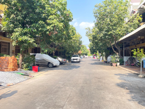 ផ្ទះ1ជុងដាក់លក់ (ពិភពថ្មីឈូកមាស)