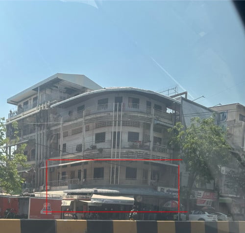 ផ្ទះកែងលក់ នៅផ្លូវធំ DN/ផ្សារញ៉ែរ (Eo, E1)