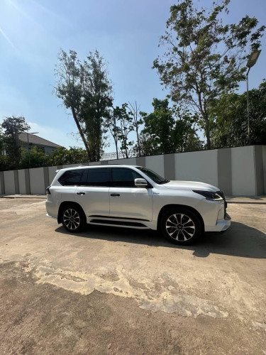 រថយន្តLexus Lx570 មួយគ្រឿងនេះស្អាតញាក់ទឹកថ្នាំសុីនមួយជុំ✅