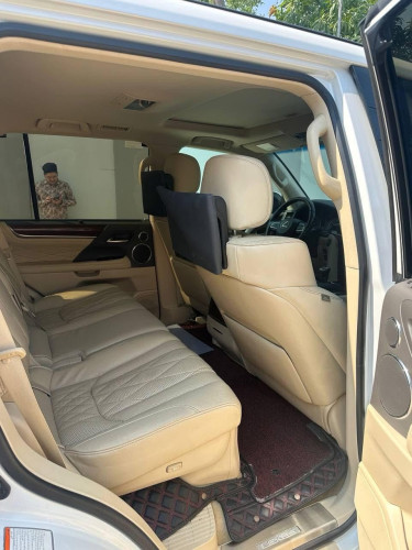 រថយន្តLexus Lx570 មួយគ្រឿងនេះស្អាតញាក់ទឹកថ្នាំសុីនមួយជុំ✅