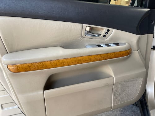 ទេីបយកមកមួយទៀត​ LEXUS RX400h ឆ្នាំ06​  ឈ្មោះ​ម្ចាស់​ដើម​  ពណ៌​ទឹកមាស​